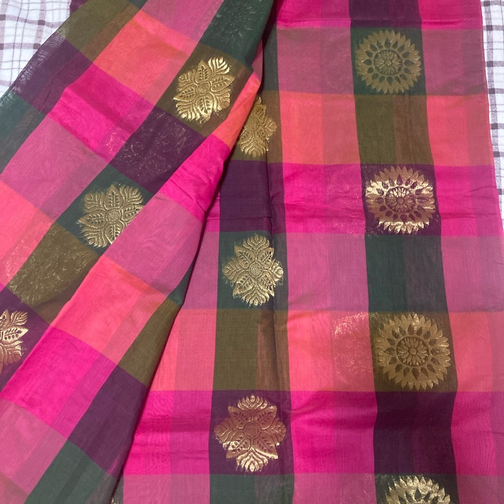 Checked Cotton Saree Without Blouse